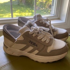 Zeba sneakers in a size 7 1/2.